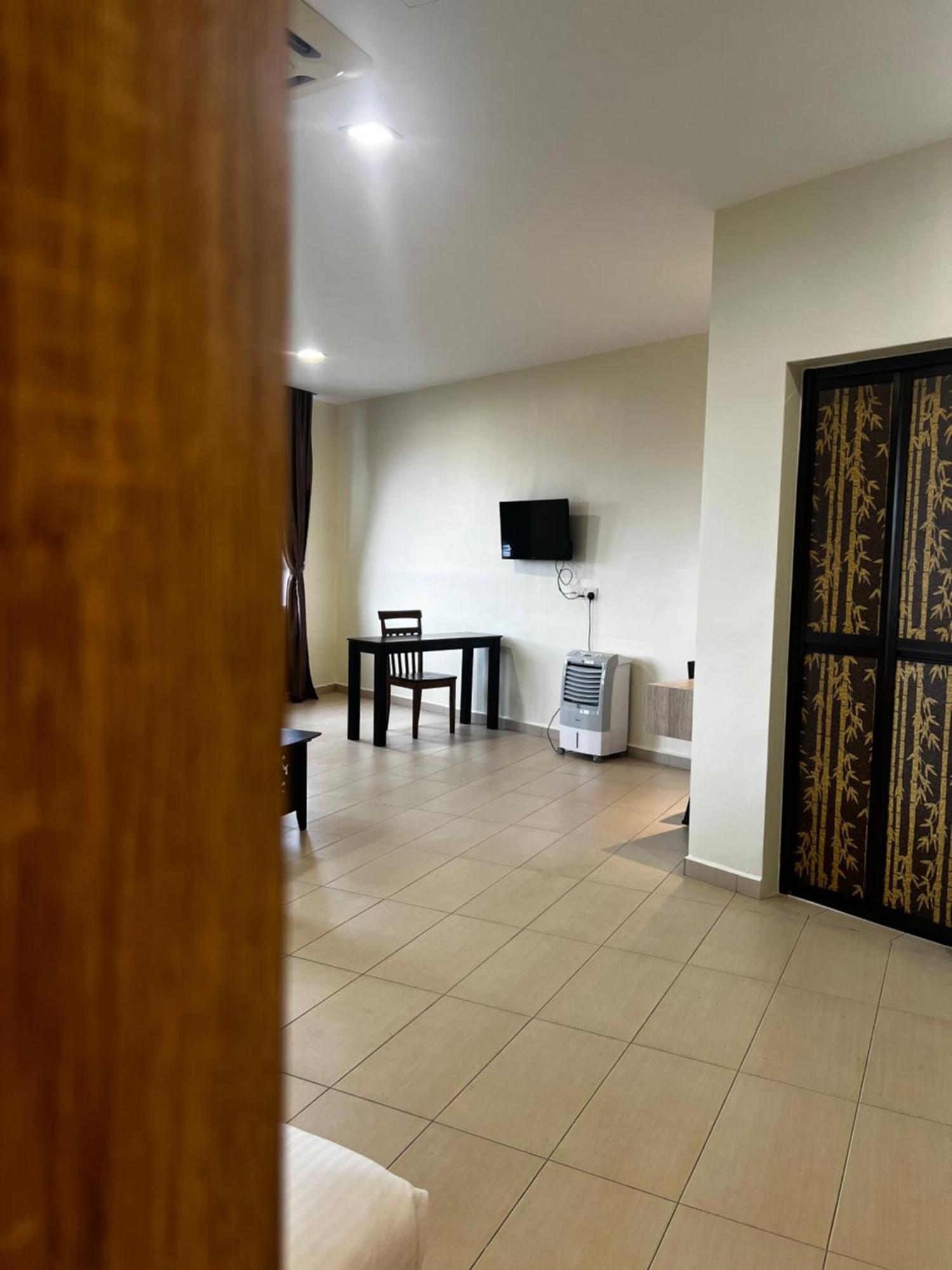 Sin Lien Hotel Keluang Exterior foto